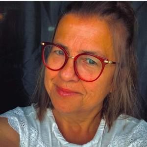 Meet your Posher, Edith